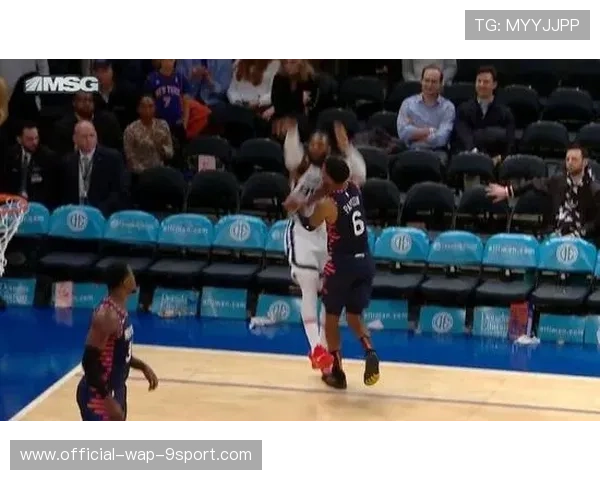 河南队周大地前场抢断成功，第一时间直传身后