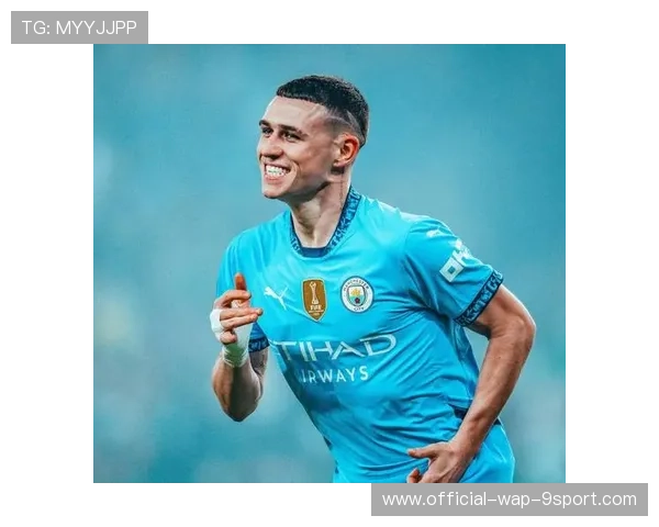 福登内切兜射，皮球直奔远角，福登任意球